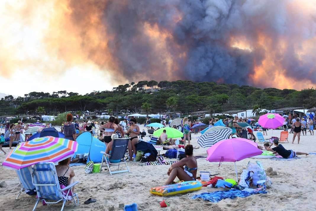 A Bormes-les-Mimosas (Var), le 26 juillet 2017. ANNE-CHRISTINE POUJOULAT / AFP